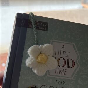 Charming Floral Bookmark with White and Yellow Flower